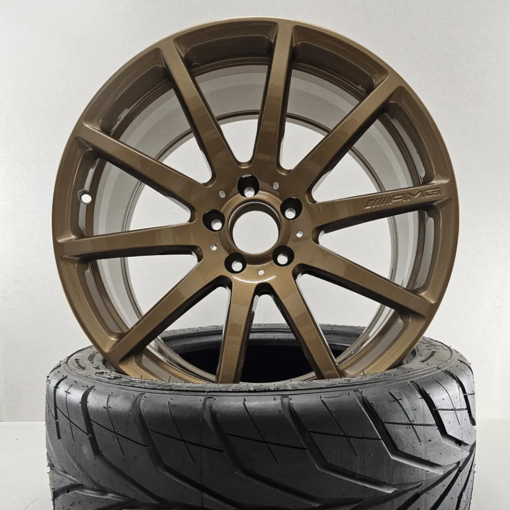 Mercedes AMG Bronz lesk — fotografia 