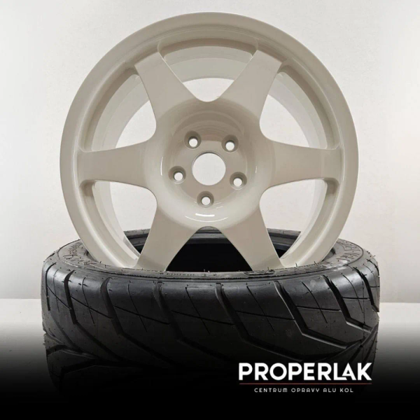 18" Toyota - Bílý lesk – felújítás után