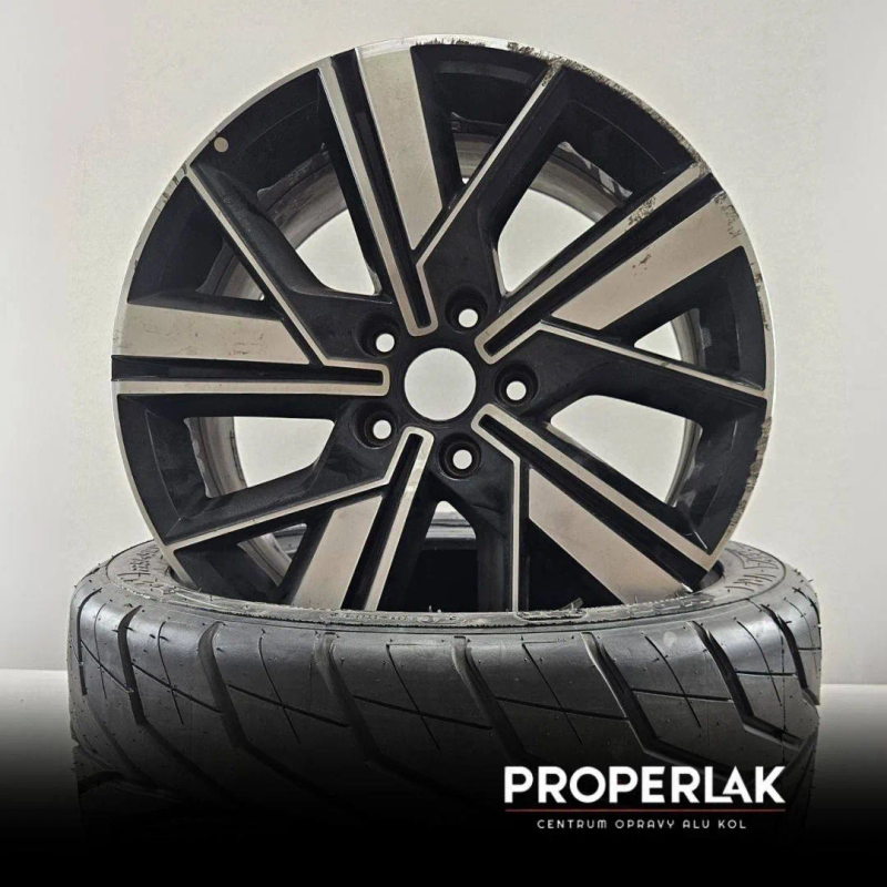 18" VW - Černý lesk + CNC – vor der Aufbereitung