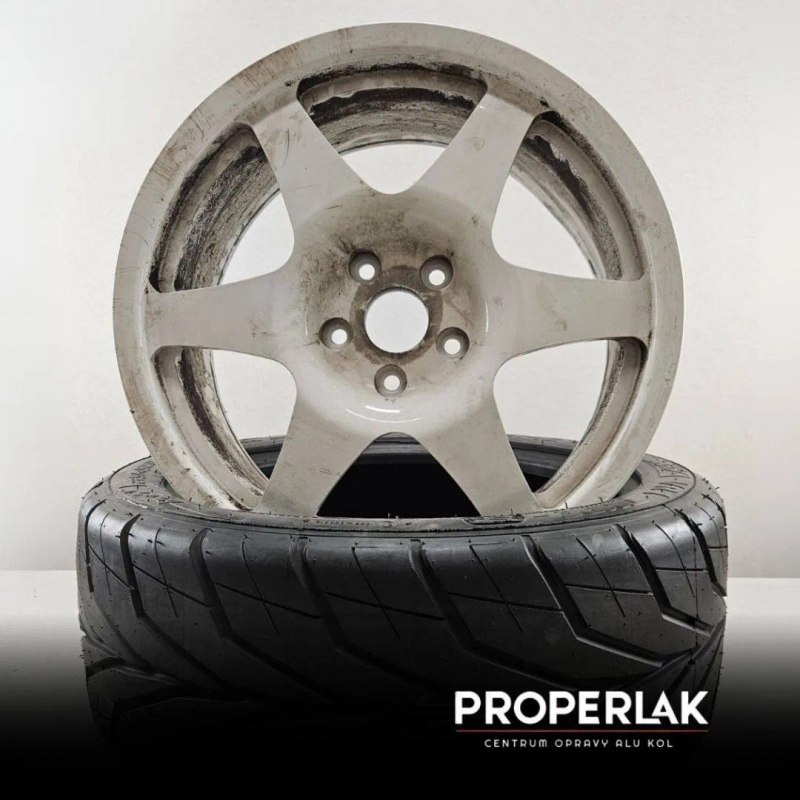 18" Toyota - Bílý lesk – před renovací