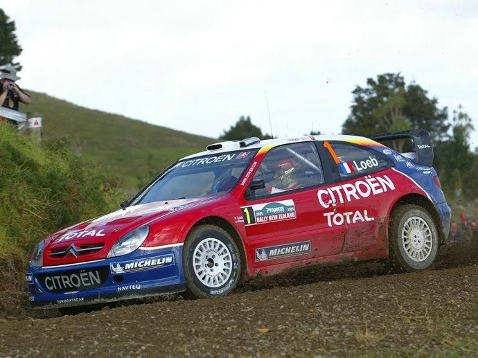 Citroën Xsara WRC Sébastiena Loeba na šotolinové rychlostní zkoušce